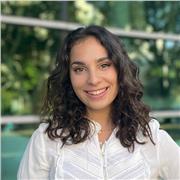 Etudiante en dernière année à Grenoble Ecole de Management, j'aurais à coeur d'accompagner des élèves dans leurs apprentissages.  Je peux enseigner le français, les mathématiques, et l'anglais avec le sourire.